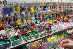東大門が“ボールペンデコ”で満員、安くて手軽なカスタム遊びが広がる韓国の今