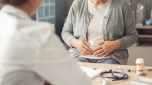 45歳から大腸内視鏡へ前倒し…韓国の新がん計画に「金の心配が先」「強制なのか」と不安と反発