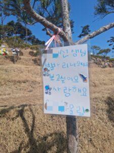 高熱でも働かされ命を落とした25歳教師…韓国で噴出した“休めない現場”への怒り