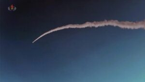 トランプが対話を探っても即ミサイル…北朝鮮の10発超発射に韓国では「また金の催促か」と皮肉と強硬論が噴出