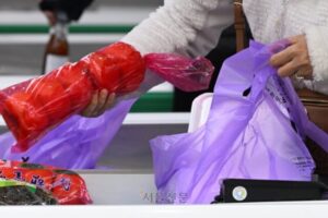 「在庫十分」は本当か？ゴミ袋騒動で韓国現場との“ズレ”に不満爆発