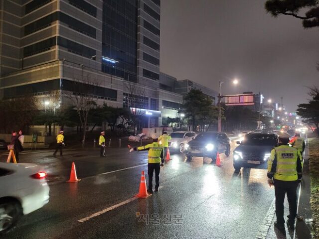 飲酒取り締まりから逃げた韓国の20代テスラがバスに衝突、死亡事故にも「他人が無事で幸い」の反応